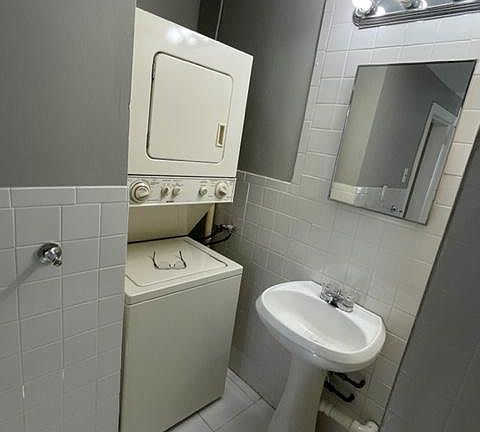 Full Bath - with washer dryer