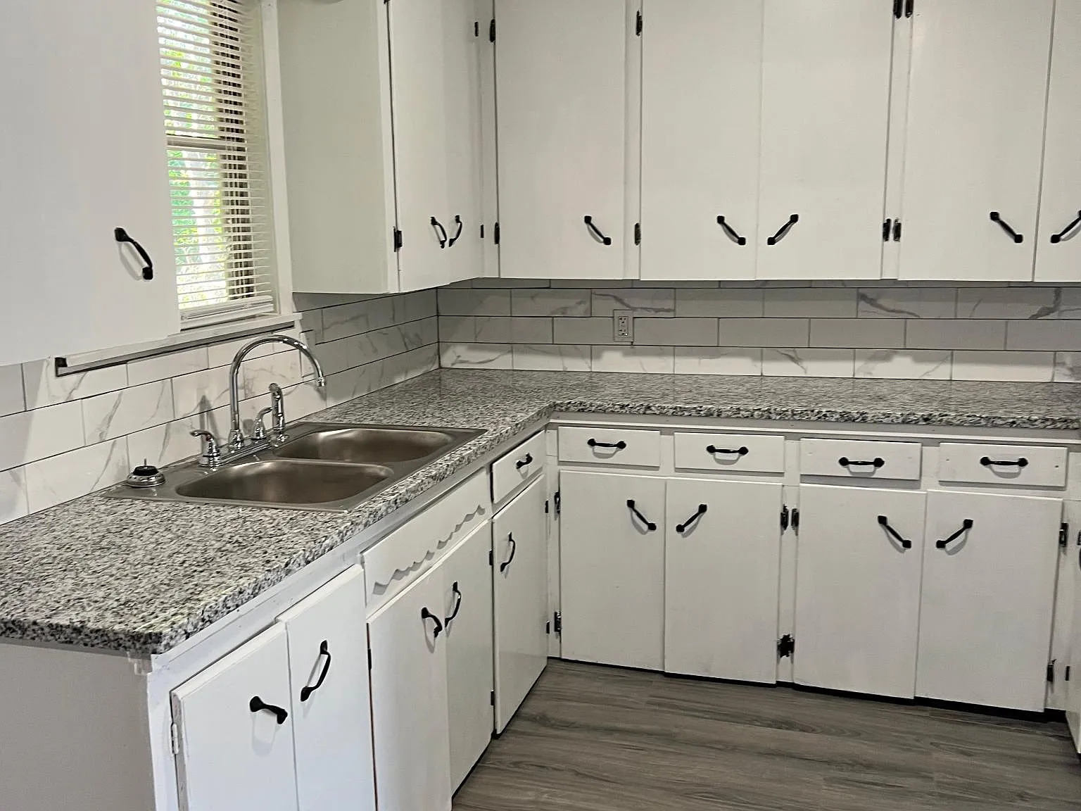 3 bed, 1.5 bath, 1464 sqft, $1,300 — Photo 3