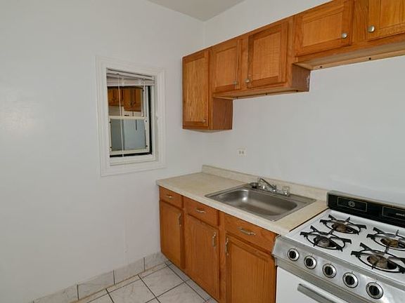 2nd image of 4851 N Damen Ave #D400