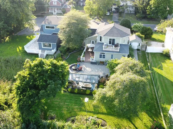 243 S Dunton Avenue, East Patchogue, NY 11772