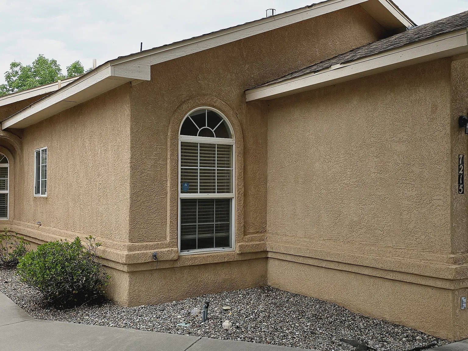 3 bed, 1319 sqft, $2,200 — Photo 3