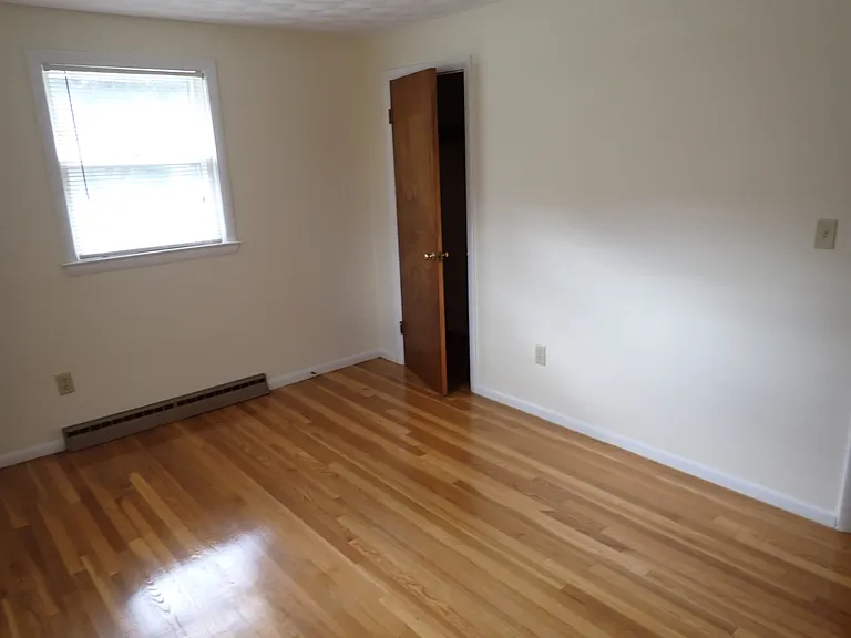 131 Jarvis Cir — Photo 13
