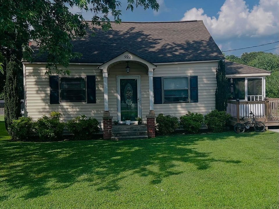 1st image of 922 Wesley Ave N