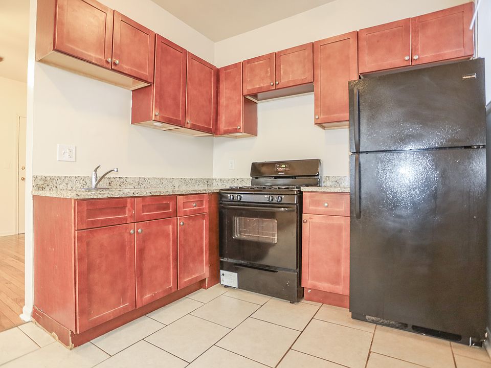 1st image of 4400 N Magnolia Ave #310