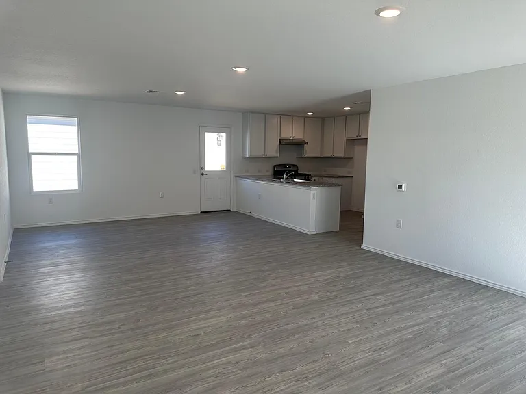 9422 Somerset Rd — Photo 3