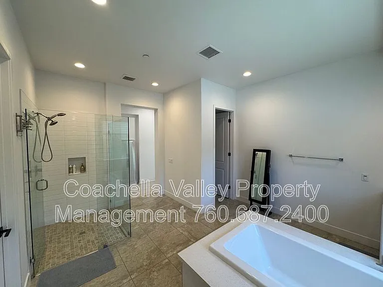 74635 Tesla Dr — Photo 37