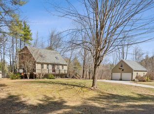 4 Glen Rd, Raymond, ME 04071