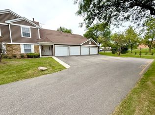 601 Hanover Ct Unit Z1, Schaumburg, IL 60194
