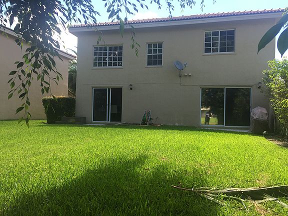 4th image of 400 SW 203rd Ave