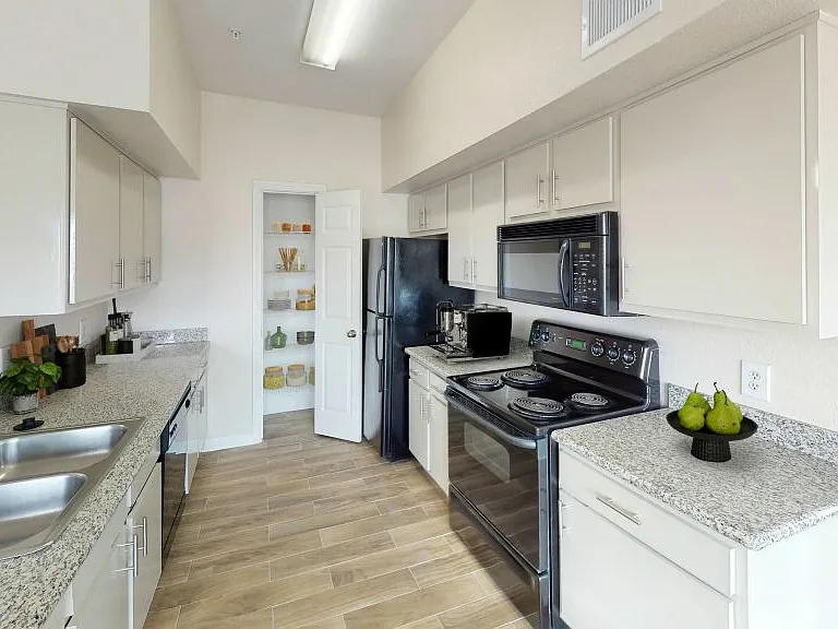 Franklin Apartments — Photo 6