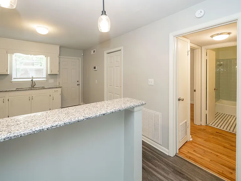 1600 N Alston Ave — Photo 9