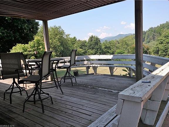 4th image of 105 E Sylva Cir
