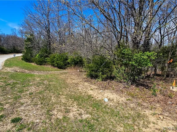 673 Grand Point Blvd, Sunrise Beach, MO 65079