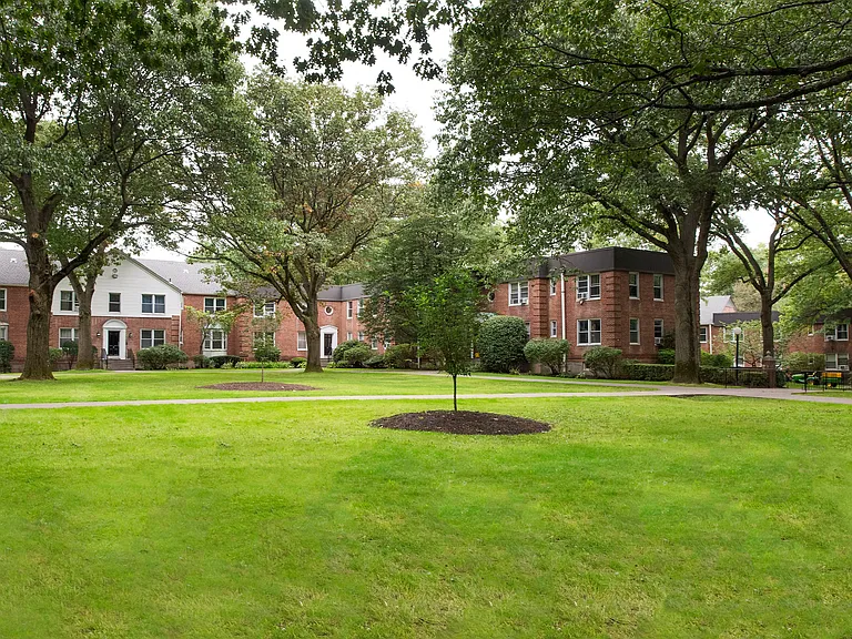 River Park Apartments — Photo 17
