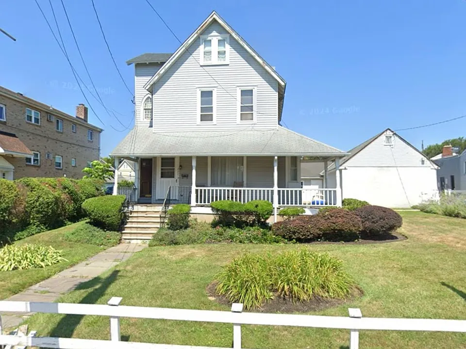 207 Chester Pike