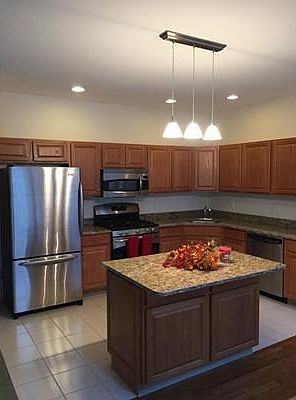 5th image of 42 Taft Hill Ln