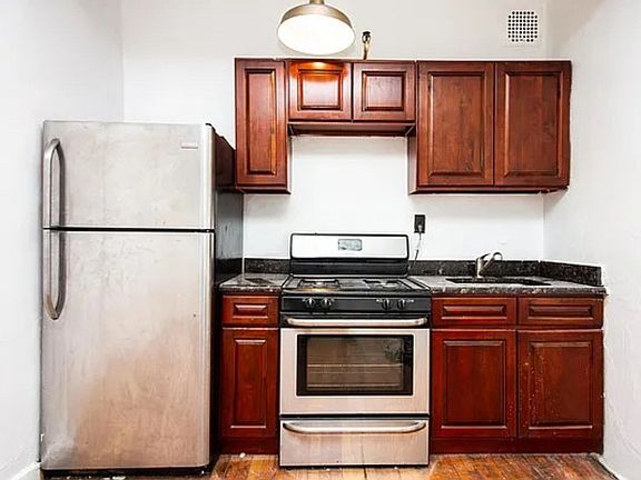 3rd image of 356 Lafayette Ave #W3