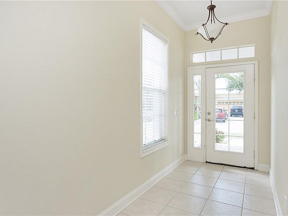 5th image of 402 Manns Harbor Dr