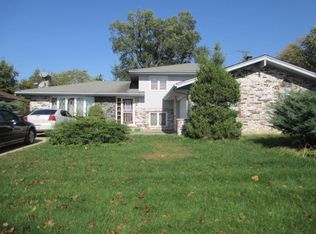 914 Walnut Dr, Darien, IL