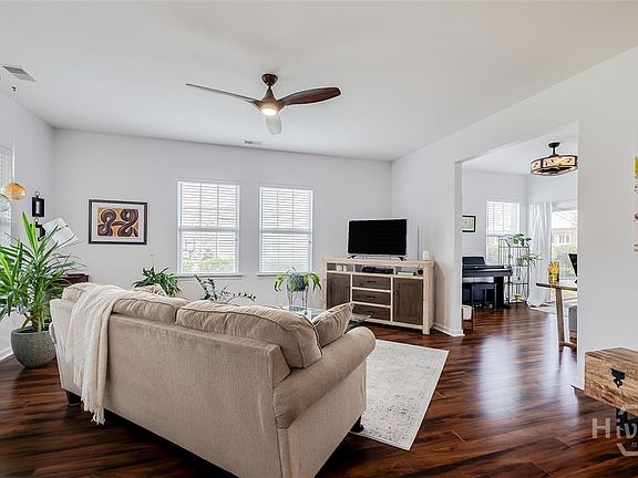 5th image of 146 Regency Circle