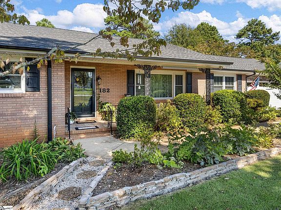 5th image of 182 Gordon Dr