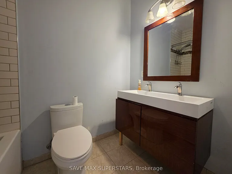 222 Phillips St #UPPER — Photo 20