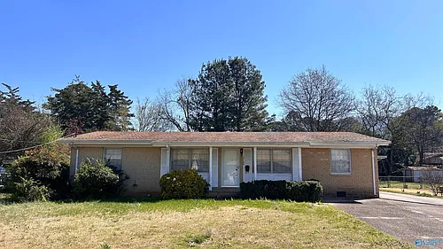 2106 Giles Dr NE Photo 1