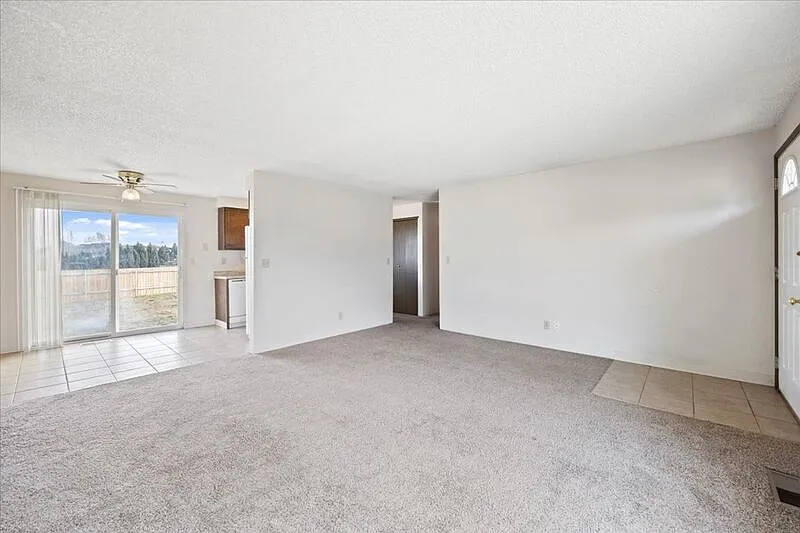 3 bed, 1.0 bath, 1008 sqft, $2,100 — Photo 2