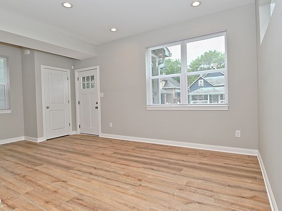 5th image of 859 N Oakland Ave