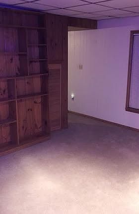 Large Living Room. Built in shelves. Newer carpet