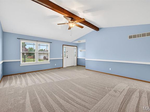 2nd image of 4046 Cambridge Crossing Dr