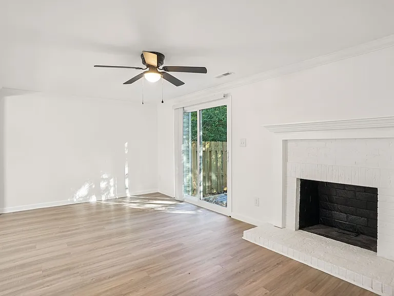 1369 Maple Shade Ln — Photo 11