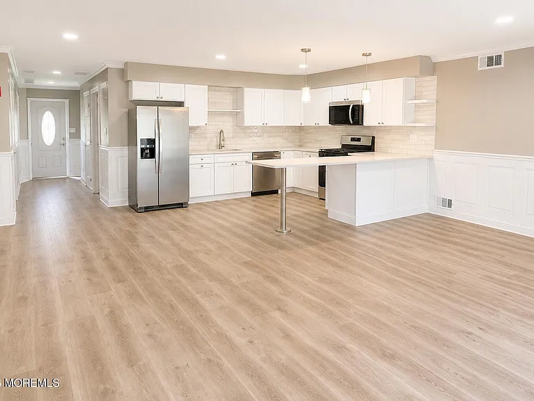 75 E Washington St — Photo 5