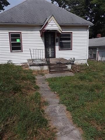1st image of 1950 N 26th St