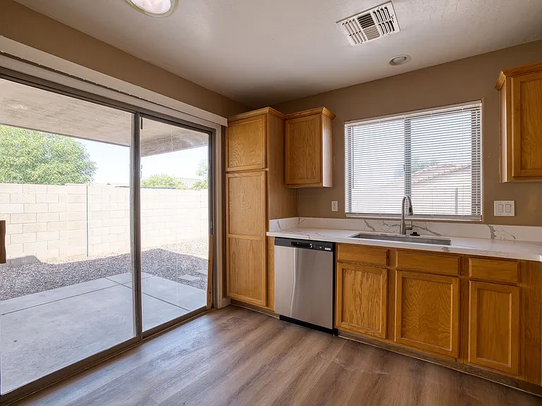 42394 W Oakland Dr — Photo 7