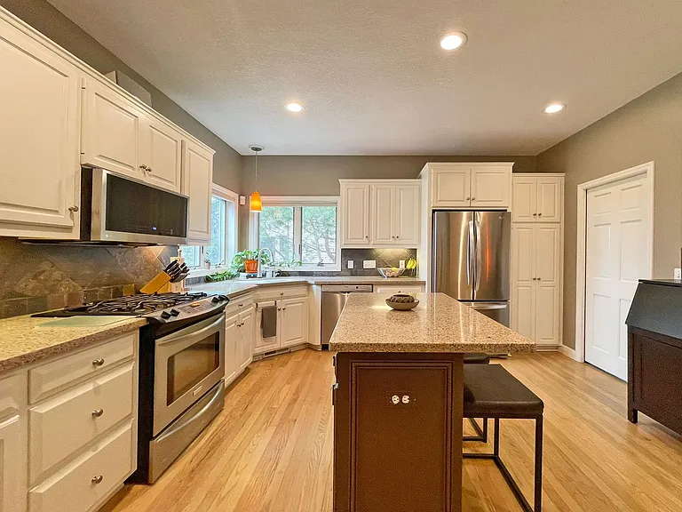 6560 Shadow Ln — Photo 13