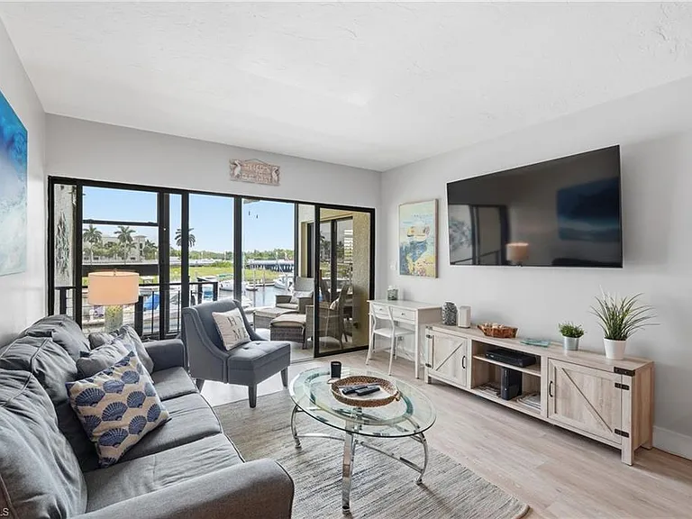 803 River Point Dr #107B — Photo 3