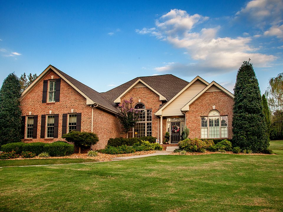 1st image of 403 Savannah Trace Dr