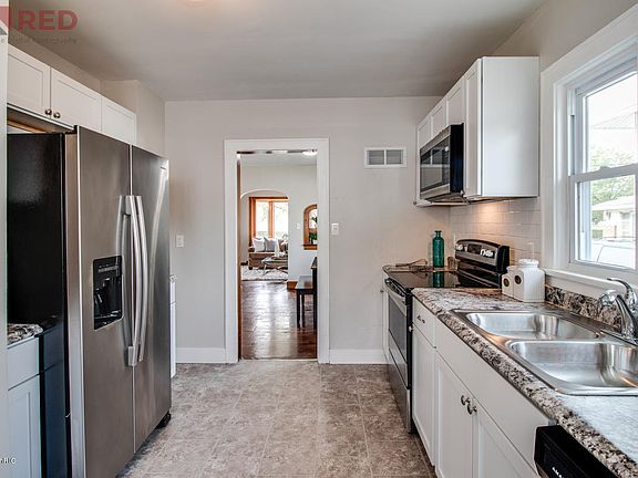 4th image of 248 Surby Ave