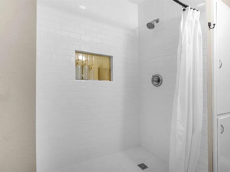 1214 S 13th Ave — Photo 16