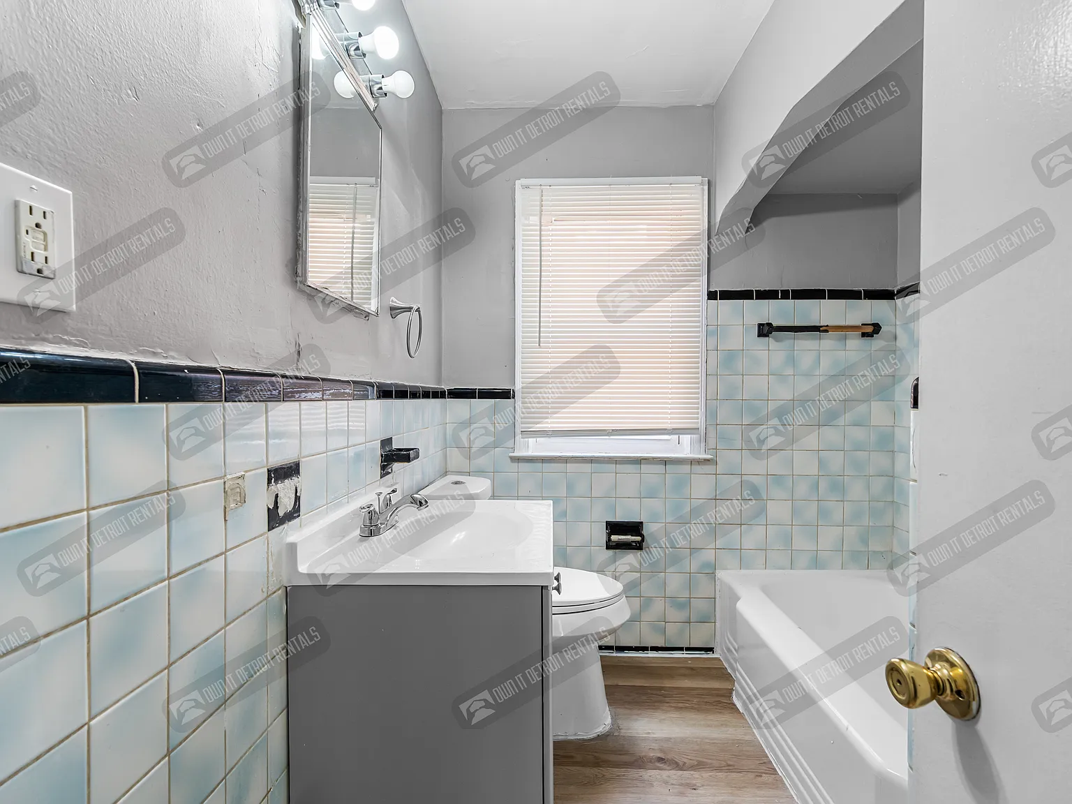 House - Bungalow — Photo 2