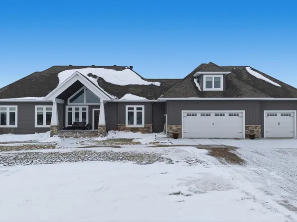 7179 37th St N, Moorhead, MN 56560