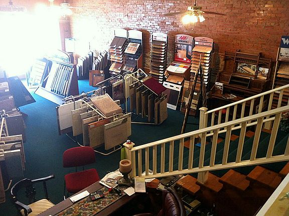 4th image of 110 S Elm St