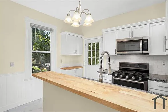 462 Beaumont St — Photo 15