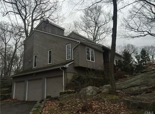 39 Strawberry Ln, Shelton, CT 06484