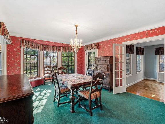 3rd image of 440 University Pl