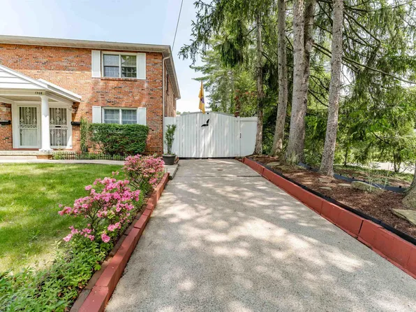 1304 Heritage Pl, Morgantown, WV 26505