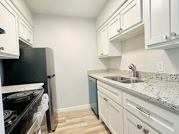 4th image of 3500 Mockingbird Ln #16