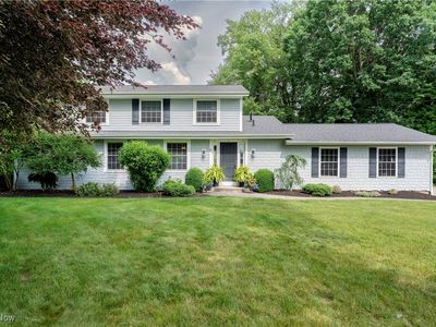 2 West Dr, Hartville, OH, 44632