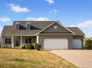 3144 White Oak Cir, Riverside, IA 52327